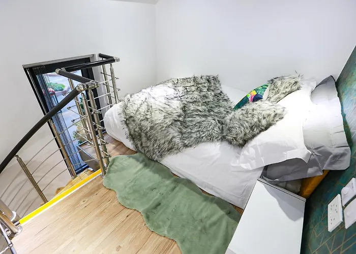 A102 Cheery Bright Loft